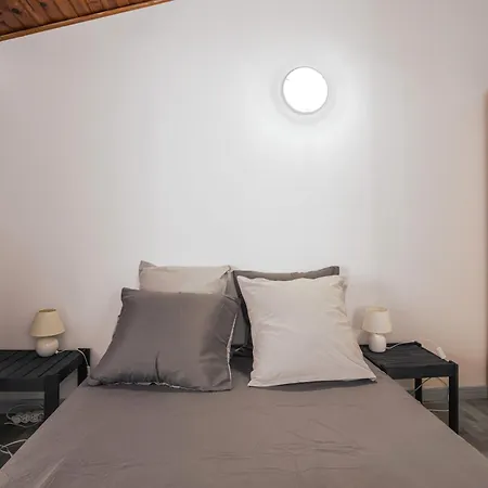 Au Petit Paris, Centre De Feriehus *