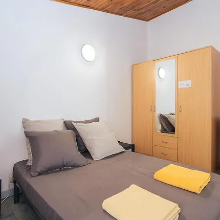 Au Petit Paris, Centre De Feriehus Céret