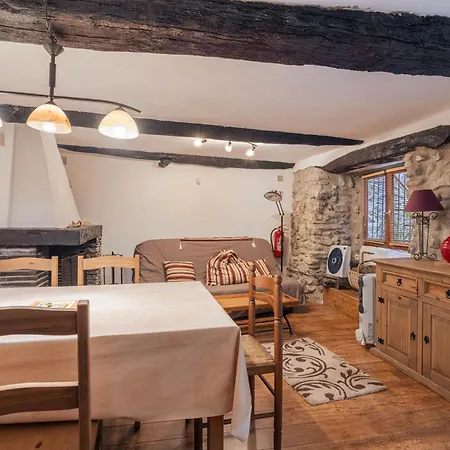 Au Petit Paris, Centre De