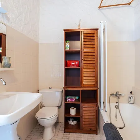 Au Petit Paris, Centre De Feriehus