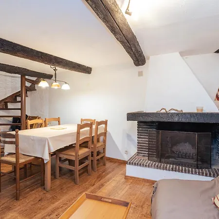 Au Petit Paris, Centre De