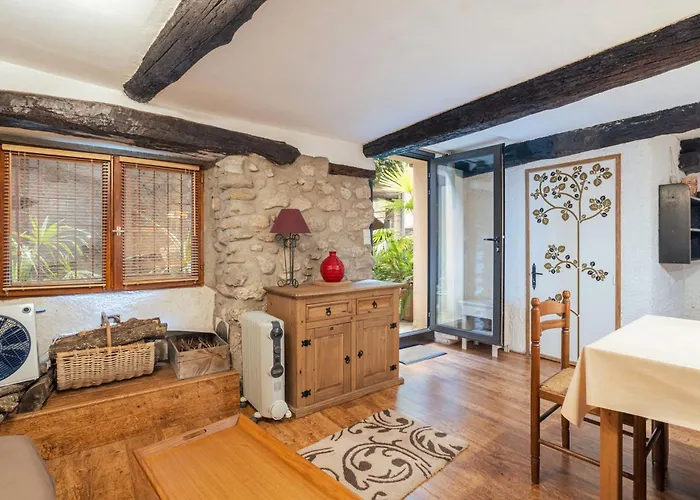 Au Petit Paris, Centre De