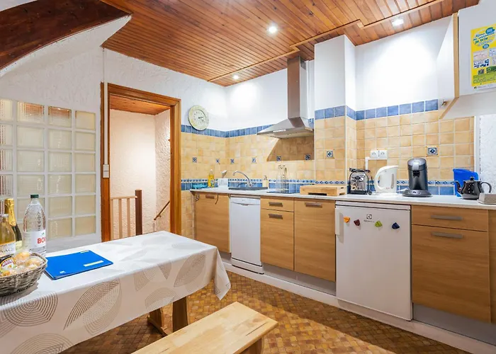 Au Petit Paris, Centre De Nyaraló *